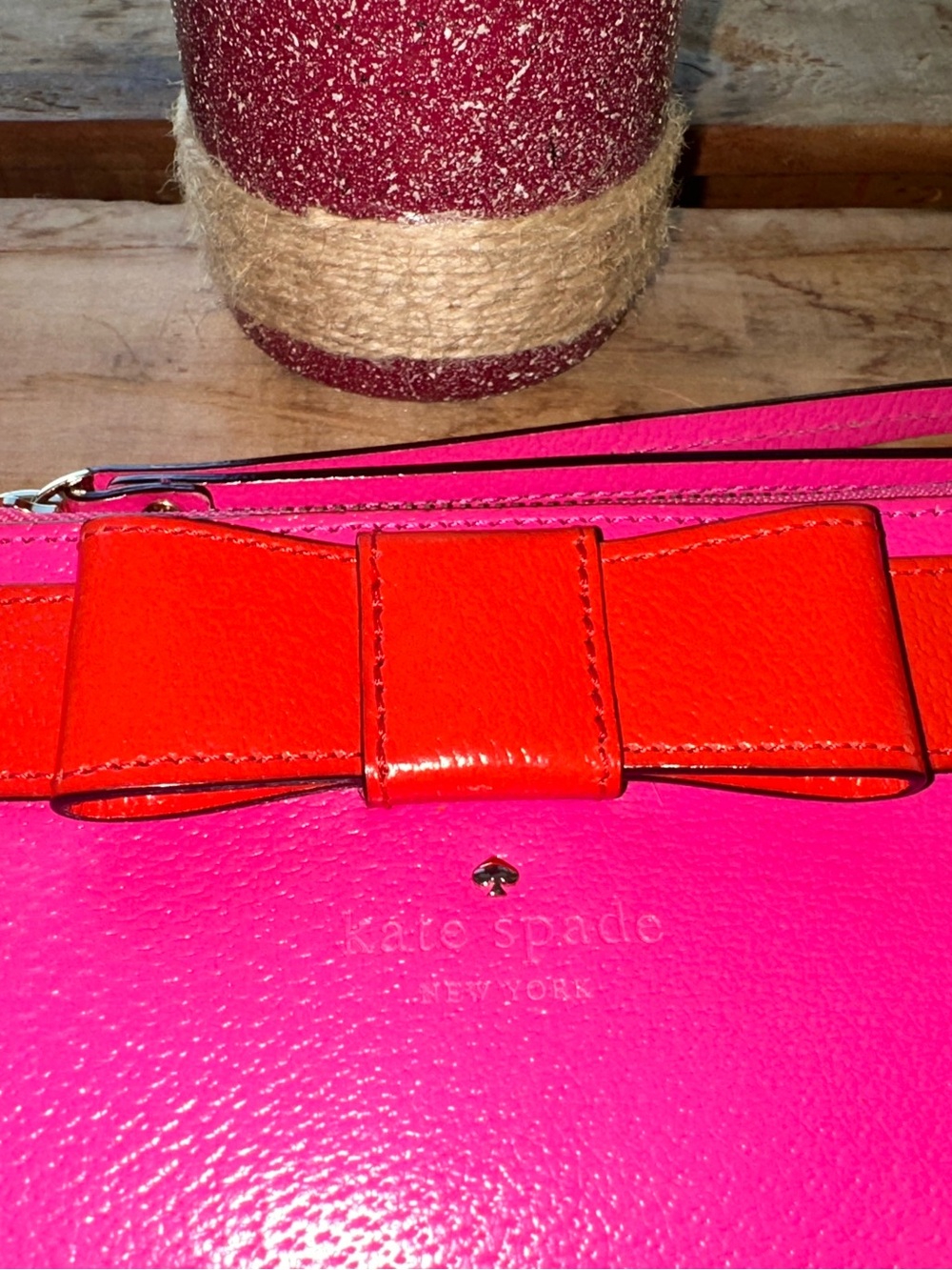 Kate Spade New York "Kirk Park Bee" Bow Wristlet ~ NWOT - - Picture 14 of 15